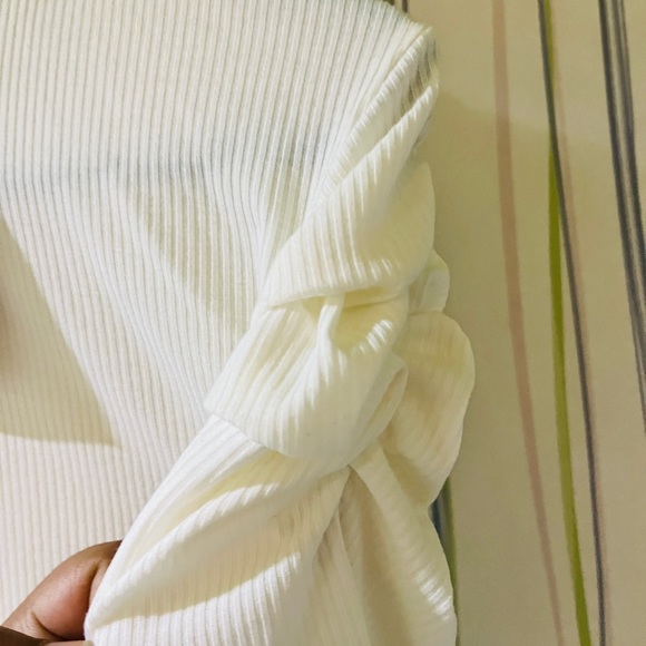 Westside wardrobe White floral top with puff sleeves! - Picture 5 of 6